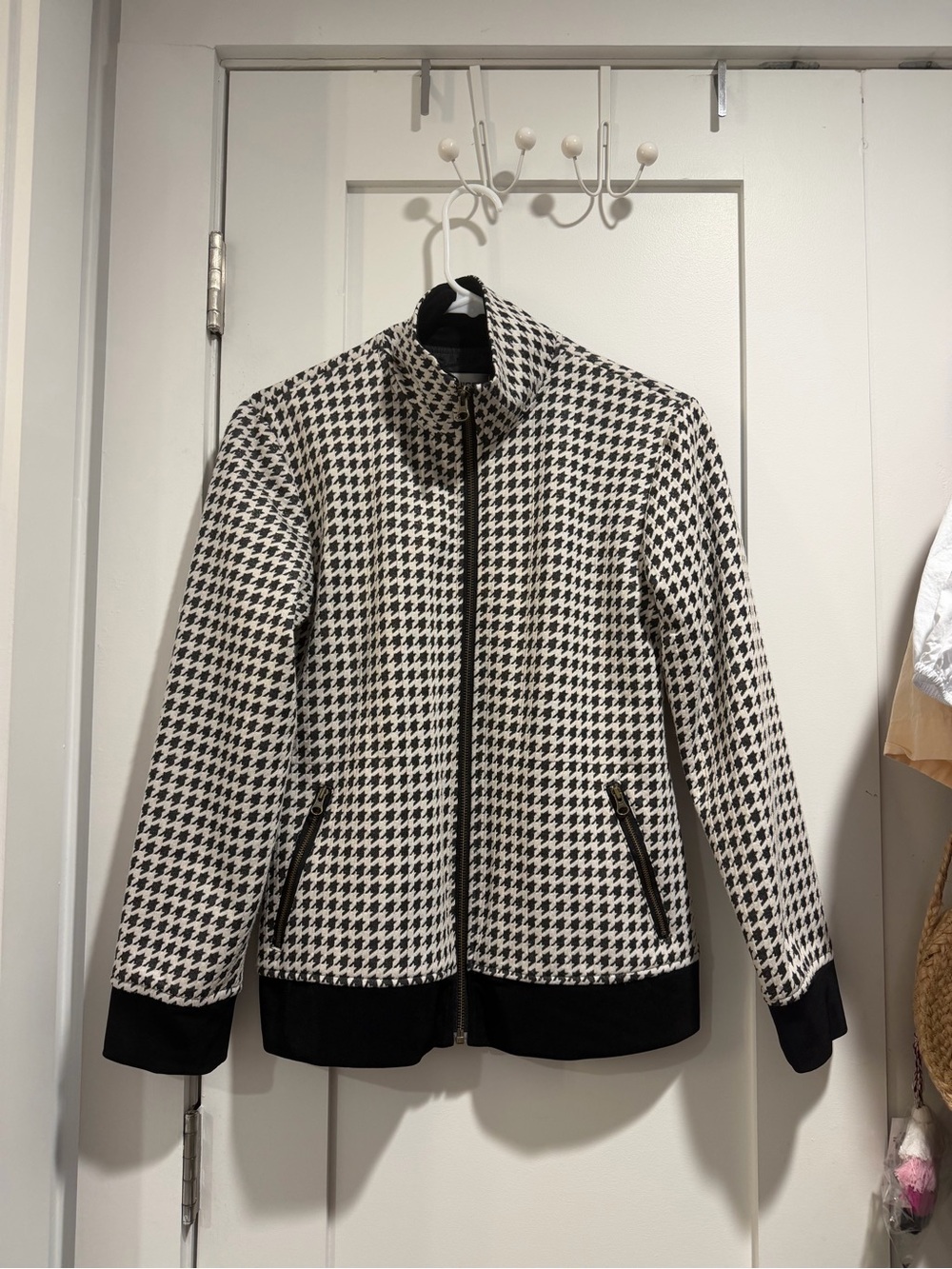 Chico's Travelers Black & White Houndstooth Zip Jacket